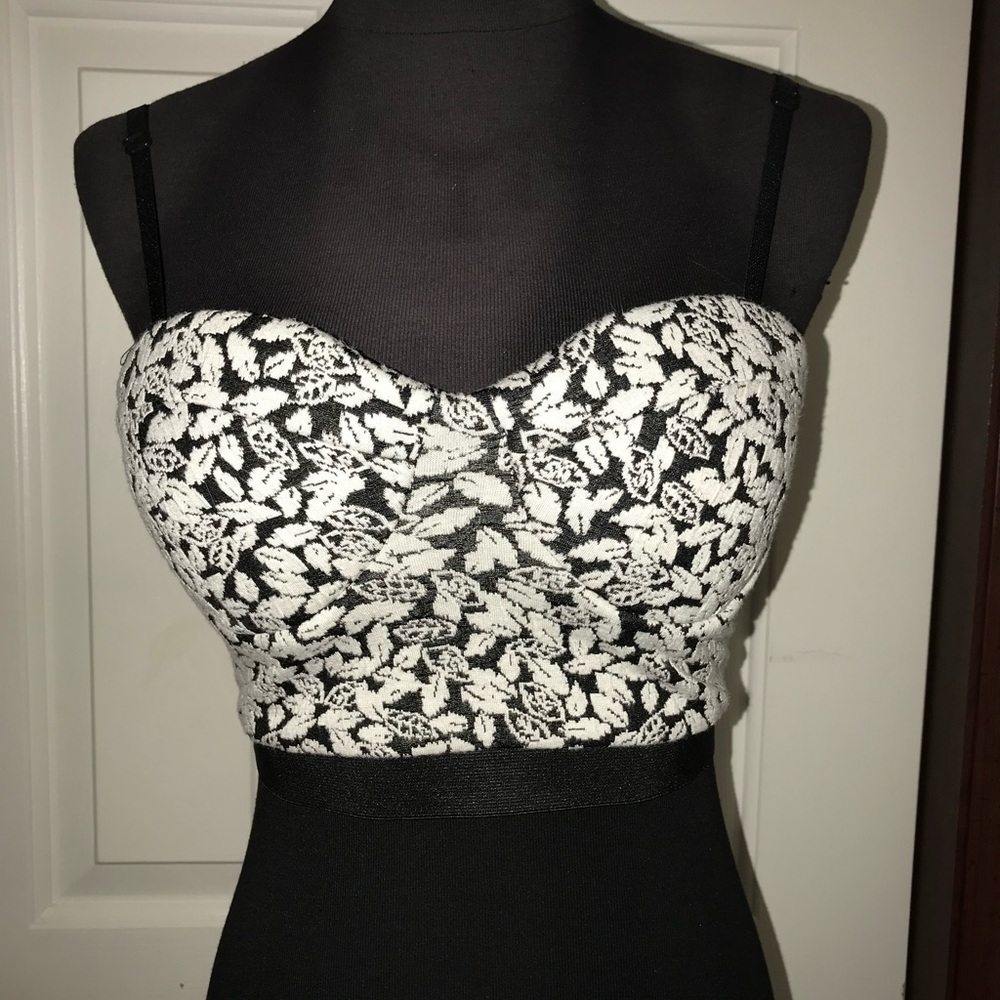 Woman’s crop top size small